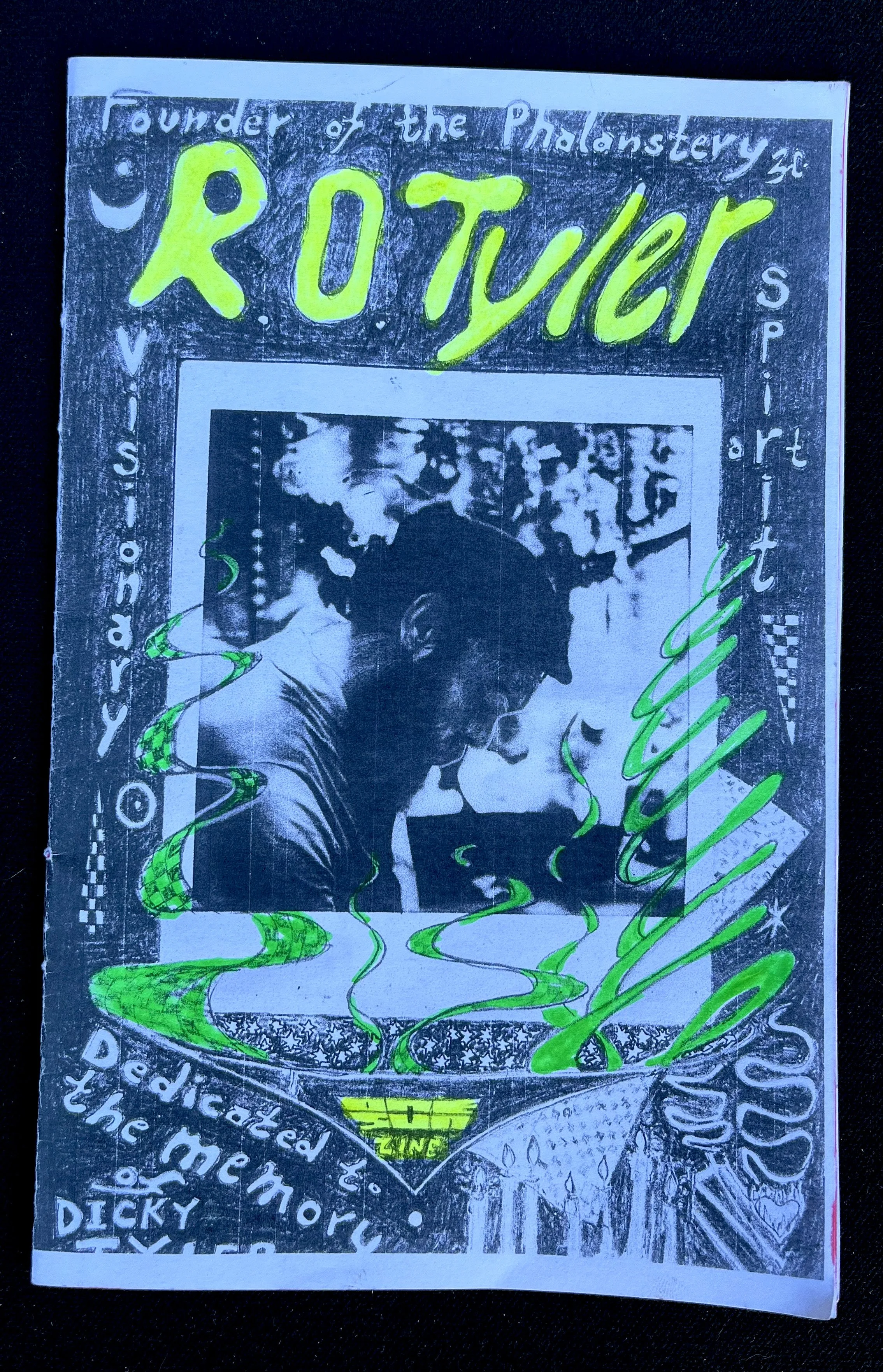 アート・デザイン・音楽 VISIOPHILE ISSUE ONE/FIRST EDITION ZINE Vinegar_Zine_Drone_Front_grand